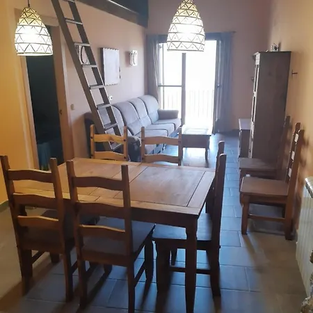 Apartamentos Farrai Llova Seniu Esterno foto