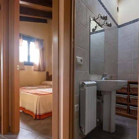 Apartamentos Farrai Llova Seniu Esterno foto